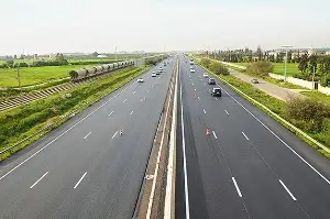 Split comparison image showing Morocco's modern autoroute highway versus traditional coastal road R301
